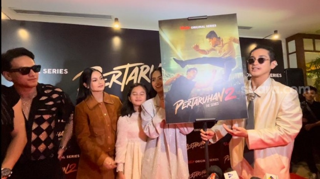 Bio One, Clara Bernadette, Jefri Nichol dan pemain lain dari Series Pertaruhan 2 ditemui di Senayan City Jakarta Pusat pada Jumat (28/10/2023) [Suara.com/Rena Pangesti]