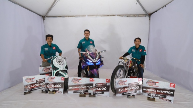 Para juara Honda Modif Contest atau HMS 2023 dengan penjurian dilakukan dengan memperhatikan beberapa aspek penilaian seperti ide dan konsep yang diusung, fungsi, estetika, finishing dan detail dari unit motor modifikasi [PT AHM].