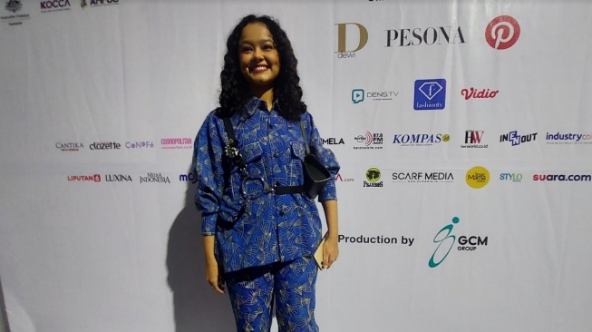 OOTD Mutiara Baswedan Tarik Perhatian, Ternyata Anak Anies Baswedan Pakain Busana Lokal di JFW 2024