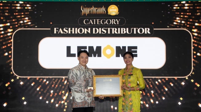 Lemone meraih penghargaan Fashion Distributor dalam acara Gala Award Superbrands Indonesia's Choice 2023. (dok. Lemone)