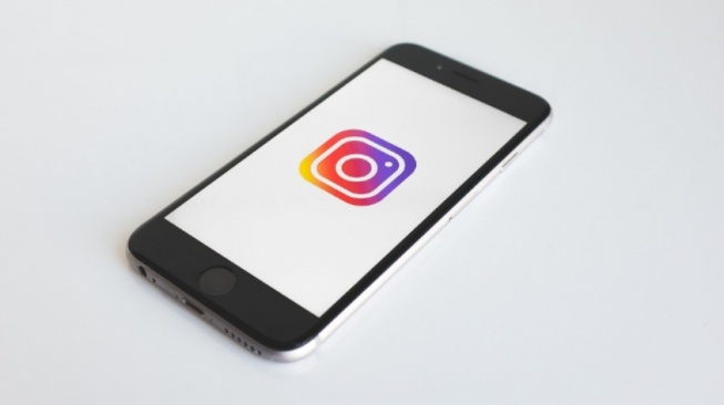 Instagram dan Facebook Kini Bebas Iklan, Tapi Harus Bayar