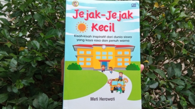 Ulasan Buku Jejak-Jejak Kecil: Kenangan Masa Lalu yang Begitu Berharga