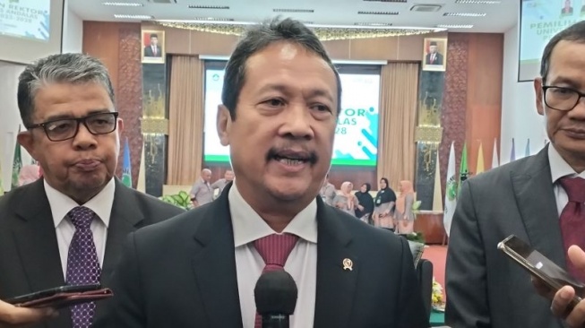 Efa Yonnedi Terpilih Jadi Rektor Unand 2023-2028, Ketua MWA Sakti Wahyu Trenggono Ingatkan 2 Hal Penting