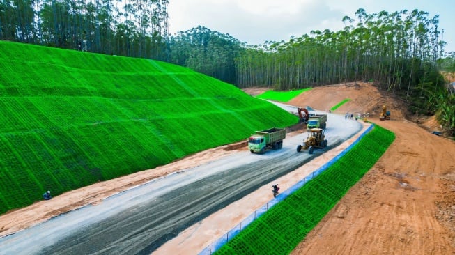 Brantas Abipraya Tingkatkan Infrastruktur Jalan di IKN