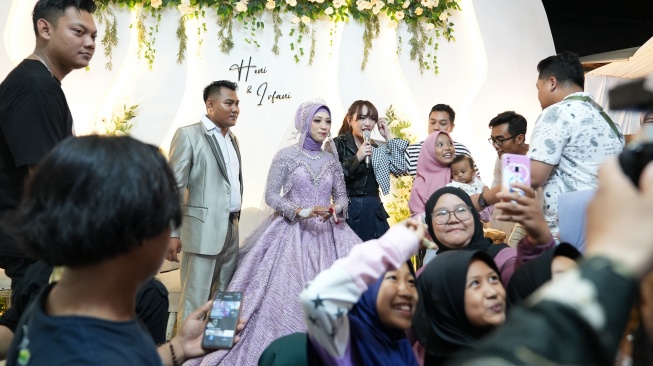 Momen Happy Asmara datang ke nikahan warga [Istimewa]