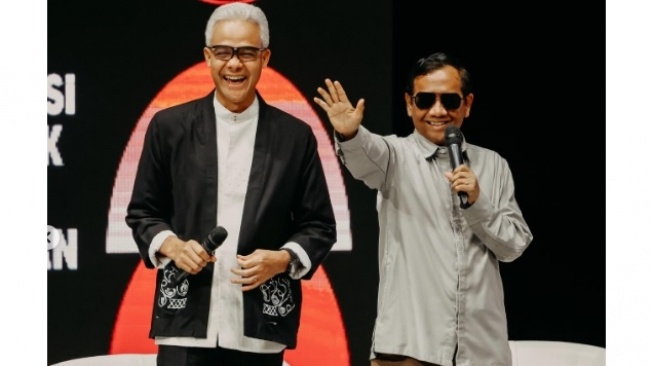 Ganjar Pranowo - Mahfud MD Kompak Rayakan Malam Tahun Baru di Tempat Ini