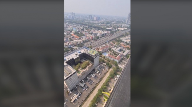 Old Money Memang Beda! Viral Diduga Bos Orang Tua Group Pulang Pergi Kerja Naik Helikopter demi Hindari Macet