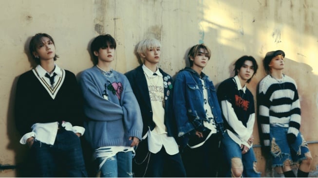 Bikin Emosional, WayV Ceritakan Cinta Masa Muda di Video Musik "On My Youth"