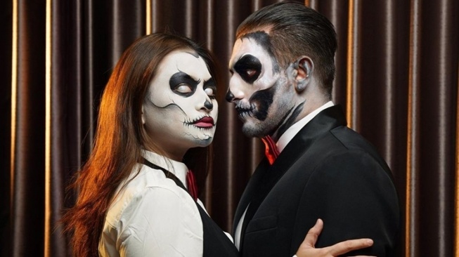 Potret Nathalie Holscher dan Ladislao Camara Rayakan Halloween (instagram/@nathalieholscher)