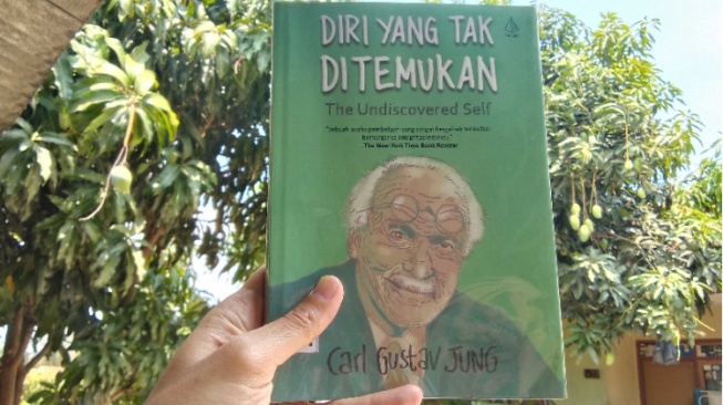 Menemukan Jati Diri yang Sejati: Ulasan Buku Diri yang Tak Ditemukan