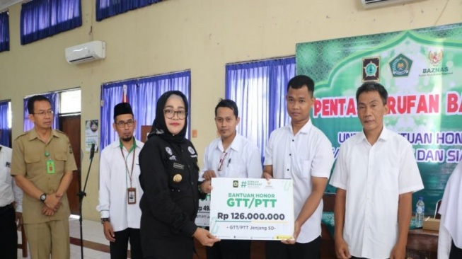 Sebanyak 655 Pegawai Tidak Tetap Dapat Bantuan ZIS Sebesar Rp196,5 Juta dari Disdikpora Kulon Progo