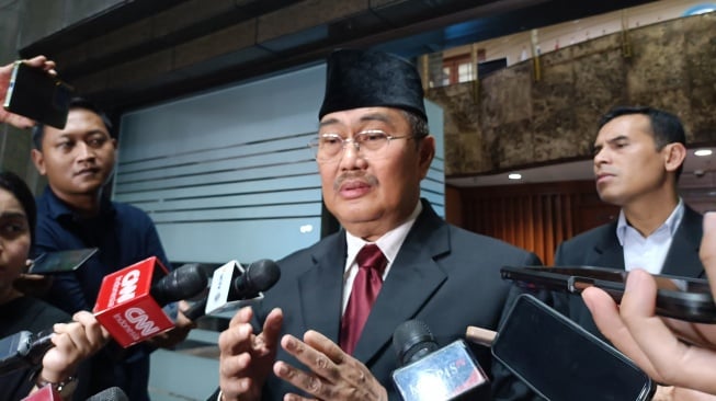 Semua Hakim MK Dilaporkan karena Biarkan Paman Gibran Ikut Putuskan Batas Usia Minimal Capres-cawapres