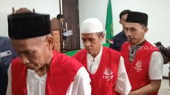 Muka Datar Wowon Cs Pembunuh Berantai Bekasi-Cianjur Pasca Divonis Seumur Hidup