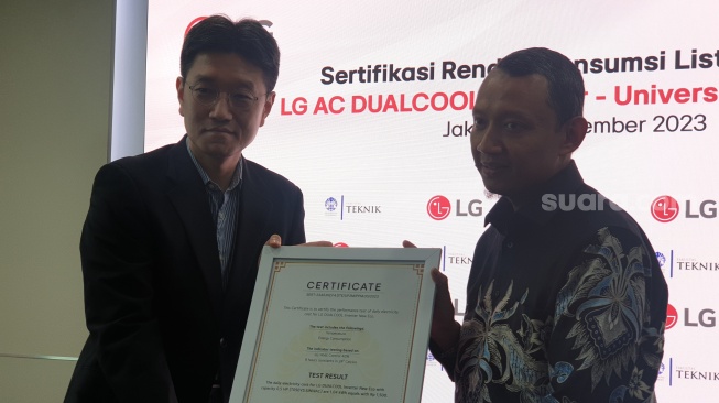 Pengujian AC LG DUALCOOL New Eco hemat energi oleh Universitas Indonesia, di Jakarta, Kamis (2/11/2023). [Suara.com/Dythia Novianty]