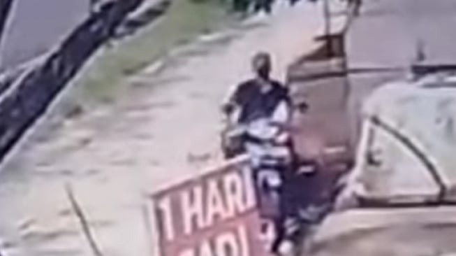 Viral Video Detik-detik Motor Pengantar Galon di Pontianak Digondol Maling