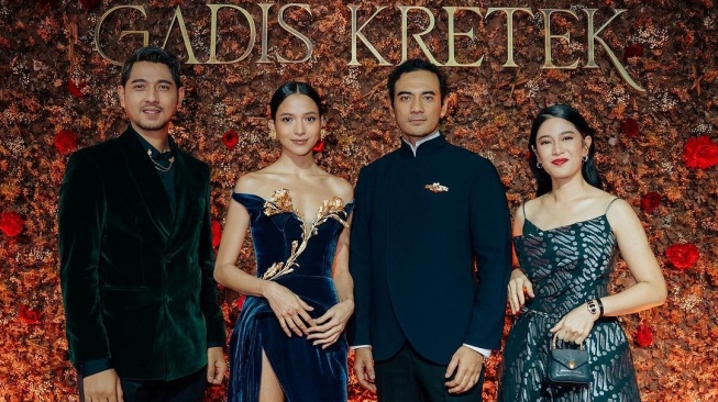 Bintang series Gadis Kretek: Arya Saloka, Putri Marino, Ario Bayu, dan Dian Sastrowardoyo. [Instagram @base.id]