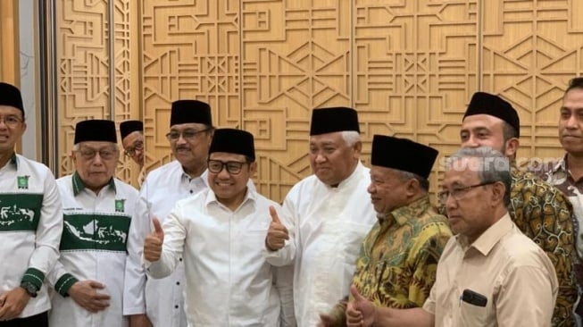 Mantan Ketua Umum PP Muhammadiyah, Din Syamsuddin saat bertemu bakal cawapres dari Koalisi Perubahan, Muhaimin Iskandar atau Cak Imin di Kantor DPP PKB, Jakarta Pusat, Jumat (3/11/2023). (Suara.com/Rakha)