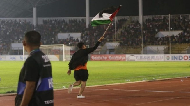 PSSI Sanksi Persiraja Buntut Suporter Kibarkan Bendera Palestina