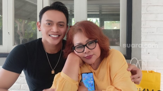 Eva Manurung dan Jordan Ali di Ciganjur, Jakarta Selatan pada Jumat (3/11/2023). [Pahami.id/Rena]