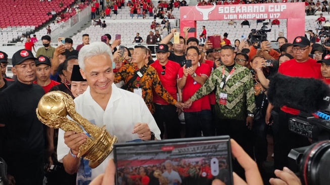 Ziarah ke Makam Bung Karno, Ganjar Singgung Pihak yang Coba Pecah Belah PDIP: Bakal Lawan Banteng!