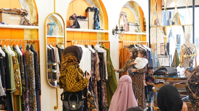 Disukai Banyak Muslimah, Intip Koleksi Abaya Elegan dan Berkualitas di Sini Yuk