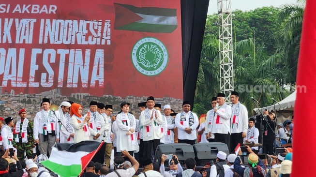 Ketua DPR RI, Puan Maharani dalam Aksi Bela Palestina di Silang Monumen Nasional (Monas), Jakarta, Minggu (5/11/2023). [Suara.com/Fakhri Fuadi Muflih]