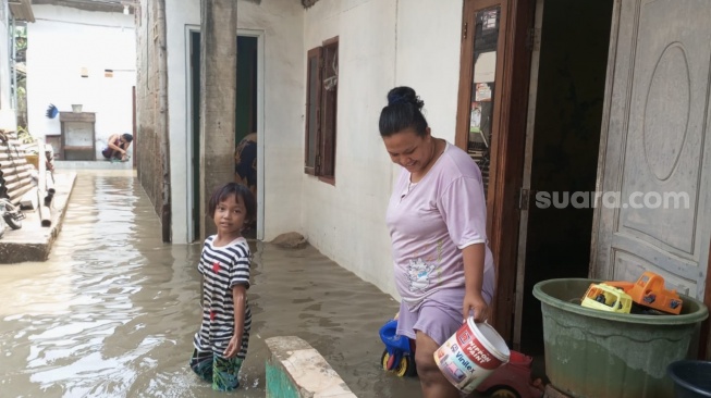 Cerita Warga Kampung Lebak Bekasi yang Lebih dari 10 Jam Terjebak Banjir: Sudah Terbiasa dan Gak Kaget