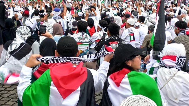 Aksi Bela Palestina di Monas, Jakarta, Minggu (5/11/2023). [Suara.com/Muhammad Yasir]