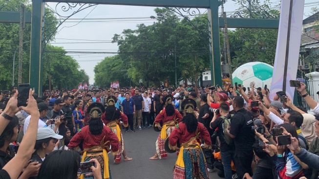 Agenda tur trofi Piala Dunia U-17 2023 berlangsung meriah di Kota Solo, Minggu (5/11/2023) pagi. [Dok PSSI]