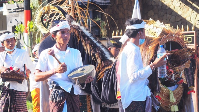 Tradisi Ngelawang Bali, Keliling Desa sambil Menarikan Tarian Barong Bangkung