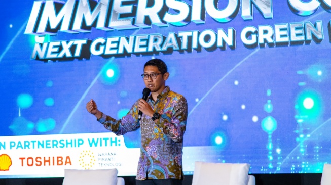 Vice President Marketing Lubricants PT Shell Indonesia, Arie Satyanggoro berbicara saat meluncurkan produk cairan pendingin imersi (immersion cooling fluids) untuk pusat data atau data center. [Dok Shell Indonesia]