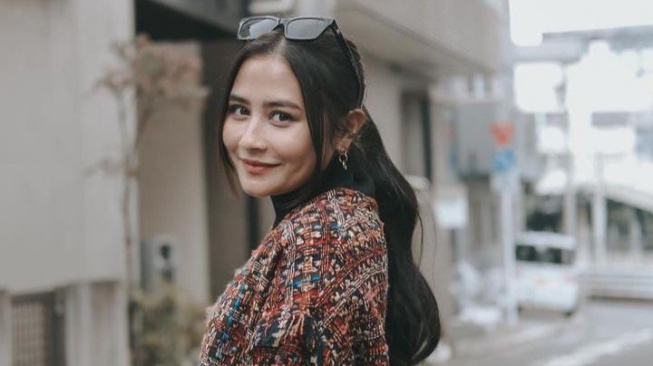 Rezeki Terus Mengalir, Prilly Latuconsina Bagikan Tips Sukses Jalur Langit