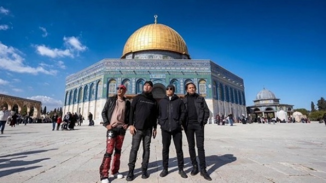 Ahmad Dhani Duga Dewa 19 Satu-satunya Band yang Pernah Foto di Kompleks Masjid Al Aqsa