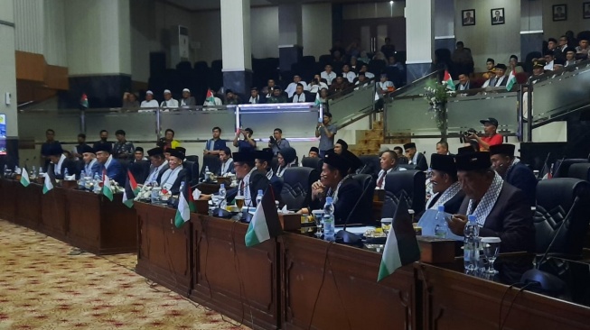 Bentuk Kehormatan Bangsa, Paripurna DPRD Kabupaten Bogor Diwarnai Bendera Palestina