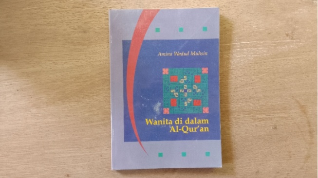 Wanita Islam Diterpa Demokrasi dan Emansipasi: Ulasan Buku Karya Amina