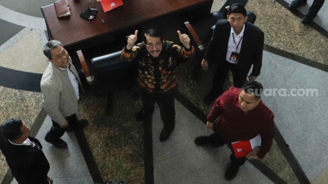 Reaksi Bacapres Usai Anwar Usman Dicopot; Ganjar dan Anies Hormati Putusan, Prabowo Lambaikan Tangan