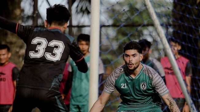 2 Fakta Tingkah Anthony Pinthus yang Bikin Fans PSS Sleman Geram