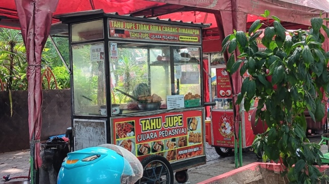 Tahu Jupe Alun-Alun Nganjuk, Super Jumbo dan Super Pedas!