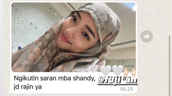 Fuji pamer lebih rajin ibadah (Instagram/@shandypurnamasari)