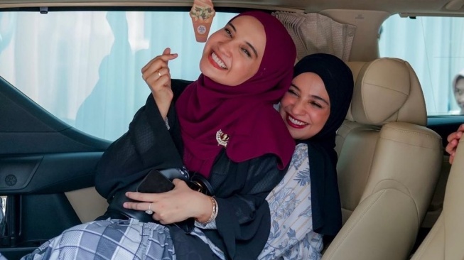 Shireen Sungkar Nangis Dengar Zaskia Sungkar Hamil setelah 10 Tahun Menanti