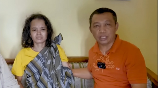 Seorang wanita bernama Ani diketahui mengalami depresi lantaran ia batal menikah dengan sang kekasih karena guyonan temannya.  (YouTube/Sinau Hurip)