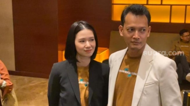 Fedi Nuril dan Laura Basuki membintangi film Rumah Masa Depan. [Tiara Rosana/Suara.com]