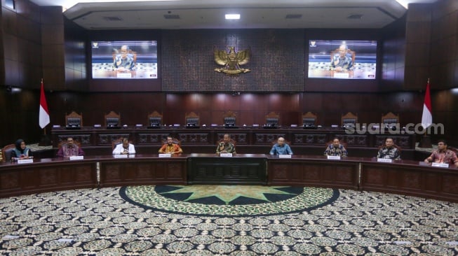 Suasana jalannya konferensi pers pemilihan Ketua Mahkamah Konstitusi yang baru di Gedung MK, Jakarta, Kamis (9/11/2023). [Suara.com/Alfian Winanto]