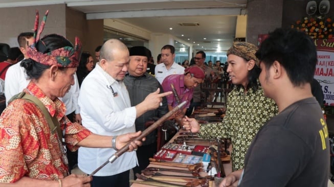 Buka Pameran Tosan Aji, Ketua DPD RI: Keris adalah Jati Diri Bangsa