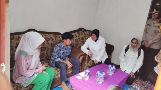 Anak Yatim Piatu Korban Perundungan Teman Sekolah di Pesawaran Didatangi Mensos Risma