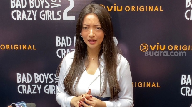 Megan Domani usai jumpa pers pengenalan serial Bad Boys vs Crazy Girl musim kedua di kawasan Kemang, Jakarta, Kamis (9/11/2023) [Suara.com/Adiyoga Priyambodo]