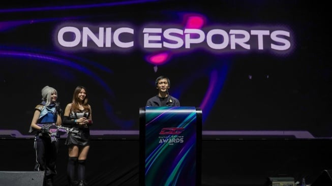 Onic e-Sports di Dunia Games Award 2023. [Telkomsel]