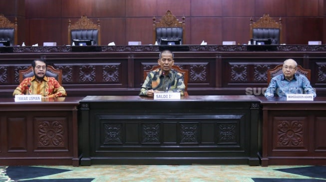 Suasana jalannya konferensi pers pemilihan Ketua Mahkamah Konstitusi yang baru di Gedung MK, Jakarta, Kamis (9/11/2023). [Suara.com/Alfian Winanto]