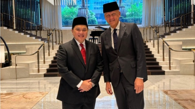 Mengenal Pierluigi Collina, Wasit Legendaris yang Foto Bareng Erick Thohir