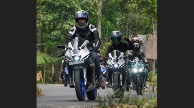 YRA Gelar Coaching Clinic di Berbagai Kota, bLU cRU Riding Experience Pakai All-New R15 Connected Makin Berkesan